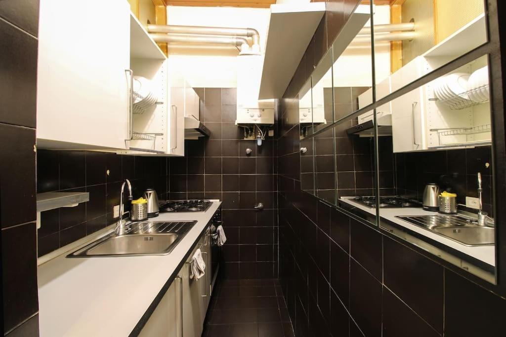 Lovely 2 Bedroom Apartment-6 Pax By Yourhost Rome Bagian luar foto